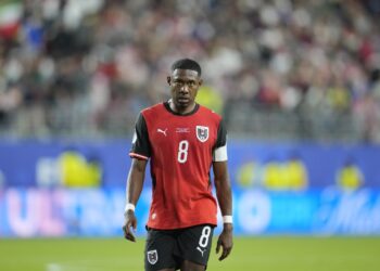 Συζητά με την Κλαμπ Αμέρικα ο Αλάμπα - www.ertsports.gr