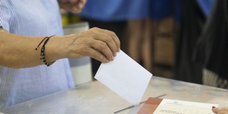 Εκλογικά διλήμματα και σκληρά πυρά στο δρόμο προς τις κάλπες: Τσίπρας, κυβέρνηση και ΠΑΣΟΚ σε τροχιά μετωπικής σύγκρουσης