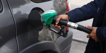 Καύσιμα: Στα 2,20 ευρώ το λίτρο αμόλυβδη και ντίζελ - Έρχονται επιδοτήσεις σε δύο φάσεις για να συγκρατηθούν οι τιμές
