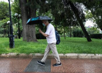 Καιρός: Πρόσκαιρη φθινοπωρινή «παρένθεση» με καταιγίδες και πτώση θερμοκρασίας - Πρόγνωση από την Όλγα Παπαβγούλη - ertnews.gr