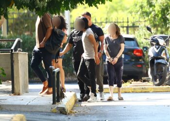 Κυψέλη: Στη φυλακή οι τρεις εμπλεκόμενοι για τον θάνατο του βρέφους - ertnews.gr
