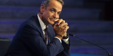 Πυρά αντιπολίτευσης κατά Μητσοτάκη μετά τη συνέντευξη στη ΔΕΘ - Απάντηση Σαμαρά