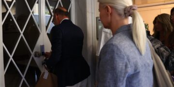 Θάνατος Μαζωνάκη: «Φύλλο και φτερό» τα κινητά των κατηγορουμένων – Στο μικροσκόπιο η φωτογραφία του τραγουδιστή από το ιατρείο