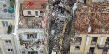 Έκρηξη στην Πλάκα: Διαρροή φυσικού αερίου από συσκευή και σπινθήρας από το φως το πιθανό σενάριο - ertnews.gr