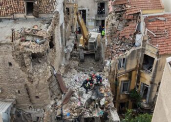 Πλάκα: Έλεγχοι στατικότητας στα κτήρια που υπέστησαν ζημιές από την έκρηξη – Πού επικεντρώνεται οι έρευνες για τα αίτια της τραγωδίας