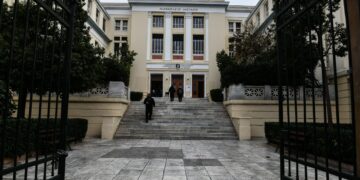 Θ. Λέλες στο ΕΡΤnews για τις μετεγγραφές φοιτητών: «Πόλη ή σχολή;» Το δίλημμα που διαμορφώνει τις επιλογές στο μηχανογραφικό - ertnews.gr