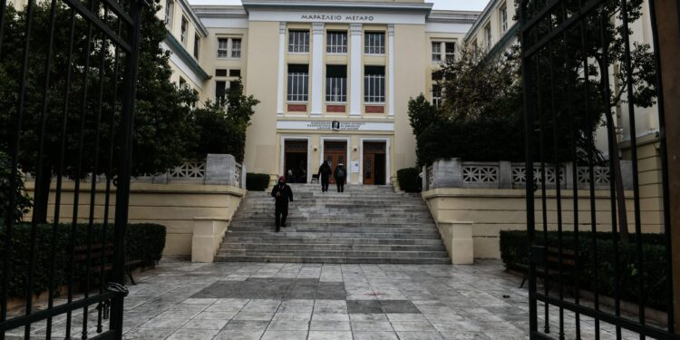 Θ. Λέλες στο ΕΡΤnews για τις μετεγγραφές φοιτητών: «Πόλη ή σχολή;» Το δίλημμα που διαμορφώνει τις επιλογές στο μηχανογραφικό - ertnews.gr