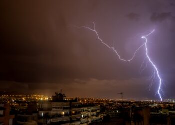 Καιρός: Έπεσαν περισσότεροι από 9.000 κεραυνοί την Κυριακή - Αισθητή βελτίωση από τη Δευτέρα - ertnews.gr
