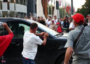 Αλβανία: Συγκρούσεις έξω απο το κοινοβούλιο στο περιθώριο διαδήλωσης κατά του τουριστικού σχεδίου της οικογένειας Τραμπ