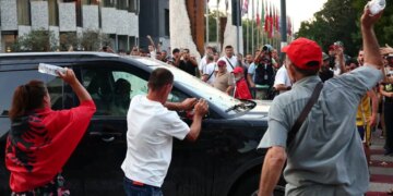 Αλβανία: Συγκρούσεις έξω απο το κοινοβούλιο στο περιθώριο διαδήλωσης κατά του τουριστικού σχεδίου της οικογένειας Τραμπ