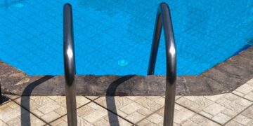 Ανάβυσσος: Σε κρίσιμη κατάσταση 4χρονο παιδί μετά από ατύχημα σε πισίνα ξενοδοχείου - ertnews.gr