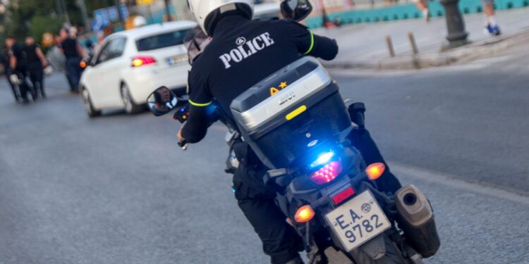 Βούλα: Ταυτοποιήθηκε ο 67χρονος άνδρας που οδηγούσε στο αντίθετο ρεύμα στη Λεωφ. Κων. Καραμανλή - ertnews.gr