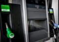 Καύσιμα: Στα ύψη οι τιμές πετρελαίου και φυσικού αερίου - Στα 2,15 ευρώ το λίτρο η αμόλυβδη