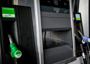 Καύσιμα: Στα ύψη οι τιμές πετρελαίου και φυσικού αερίου - Στα 2,15 ευρώ το λίτρο η αμόλυβδη