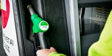 Σε ανοδική τροχιά οι τιμές καυσίμων: Στα 2,12 ευρώ η αμόλυβδη - Πότε έρχονται νέες αυξήσεις