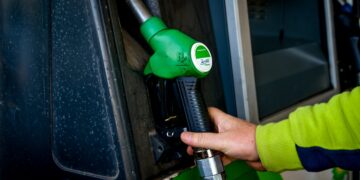Καύσιμα: Συνεχίζεται η αύξηση - Μια ανάσα από τα 2,20 ευρώ/λίτρο η μέση τιμή της αμόλυβδης