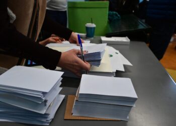 Δημοσκόπηση Metron Analysis: Προβάδισμα της ΝΔ έναντι της ΕΛ.Α.Σ - Τρίτο το ΠΑΣΟΚ
