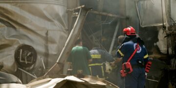Φωτιά σε εργοστάσιο στο Βαθύ Χαλκίδας - Στο σημείο η Πυροσβεστική - ertnews.gr