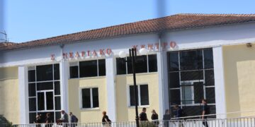 Δίκη Τεμπών: Συγκλονιστικές οι καταθέσεις των συγγενών - Άμεσα ξεκινούν οι μαρτυρίες των επιβατών που επέζησαν από τη σύγκρουση - ertnews.gr
