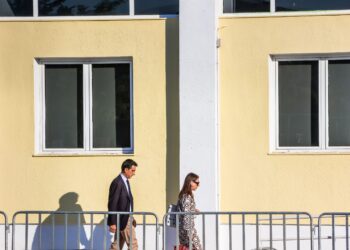Δίκη Τεμπών: Συνεχίζεται η κατάθεση της κόρης του μηχανοδηγού, ακολουθεί ο πατέρας της Μάρθης - Τρεις από τους κατηγορούμενους σήμερα στην αίθουσα - ertnews.gr