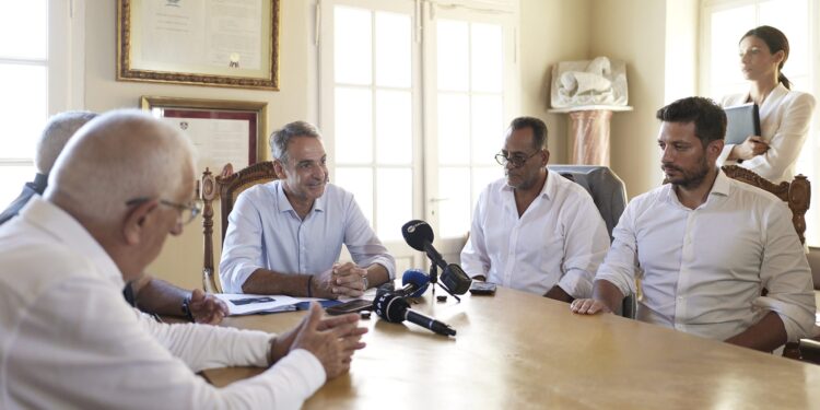 Μήνυμα ισχύος και στήριξης έστειλε από το Καστελόριζο ο Πρωθυπουργός - Τα έργα υποδομών στη συνάντησή του με τον δήμαρχο - ertnews.gr
