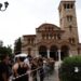 Μαζωνάκης: Kόσμος καταφθάνει στην Αγία Τριάδα Νίκαιας για τη λαϊκή αγρυπνία - Σε στενό κύκλο τη Δευτέρα η ταφή - ertnews.gr