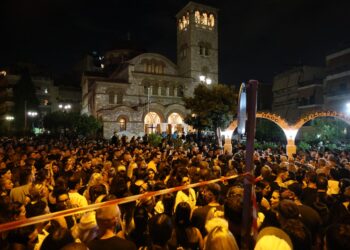 Νίκαια: Πλήθος κόσμου στην λαϊκή αγρυπνία για τον Γιώργο Μαζωνάκη - ertnews.gr