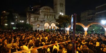 Νίκαια: Πλήθος κόσμου στην λαϊκή αγρυπνία για τον Γιώργο Μαζωνάκη - ertnews.gr