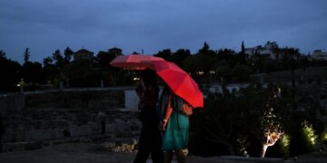 Καιρός: Πού θα σημειωθούν βροχές τις επόμενες ώρες - Πότε εξασθενούν τα φαινόμενα - ertnews.gr