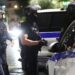 Ζεφύρι: Η στιγμή που η ΕΛ.ΑΣ. κάνει έφοδο σε κρησφύγετο κυκλώματος με τηλεφωνικές απάτες - 700.000 ευρώ η λεία - ertnews.gr