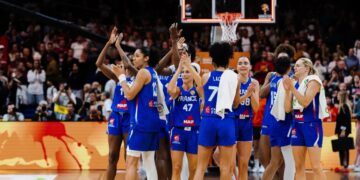 Περίπατος και πρόκριση στα ημιτελικά για τη Γαλλία (highlights) - www.ertsports.gr