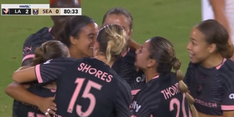 Ρεκόρ στο NWSL: Η Τέιλορ Σουάρες πέτυχε το πιο γρήγορο γκολ αλλαγής στην ιστορία (photos) - www.ertsports.gr