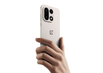 OnePlus 15 official hand