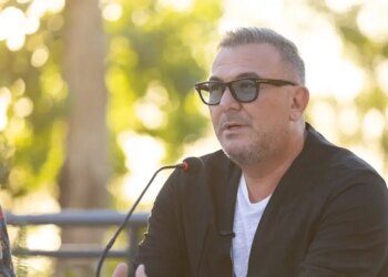 Ο Αντώνης Ρέμος έτοιμος για την φαντασμαγορική συναυλία στην Θεσσαλονίκη: Ο Μέγας Αλέξανδρος και ο Ροναλντίνιο που θα χορέψει «Ζορμπά»