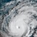 Ο κυκλώνας Lowell σαρώνει τα νησιά στο δυτικό τμήμα του αρχιπελάγους στη Χαβάη
