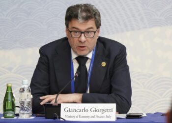 Η Ιταλία δεν θα εξέλθει πρόωρα από τη διαδικασία παράβασης λόγω υπερβολικού ελλείμματος