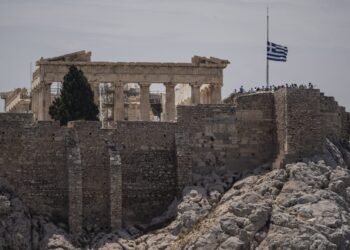 Τι σηματοδοτεί η διπλή αναβάθμιση από τους οίκους αξιολόγησης - Τα άμεσα οφέλη για την ελληνική οικονομία