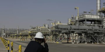 Επικίνδυνο ντόμινο στην παγκόσμια οικονομία λόγω Μέσης Ανατολής - Εκτοξεύονται πετρέλαιο, πληθωρισμός και επιτόκια