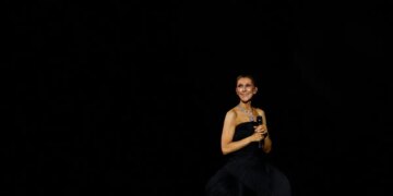 Η Σελίν Ντιόν επέστρεψε στη σκηνή έπειτα από έξι χρόνια απουσίας και ο κόσμος την αποθέωσε