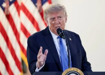 WSJ: Ο Τραμπ εξετάζει το τέλος του πολέμου με το Ιράν ενώ το Πεντάγωνο αναπτύσσει δυνάμεις στη Μέση Ανατολή