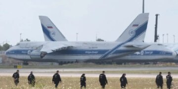 Γερμανία: Η Ρωσία πίσω από την επίθεση με drones στο αεροδρόμιο της Λειψίας - Κλείνει το ρωσικό προξενείο στη Βόννη