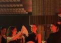 Η Dua Lipa «τα έσπασε» σε οικογενειακό γλέντι στο Κόσοβο