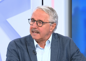 Μανιάτης: Να μειωθεί ο ειδικός φόρος κατανάλωσης στα καύσιμα – «Τεράστιο πρόβλημα η έλλειψη αποθήκευσης ενέργειας»