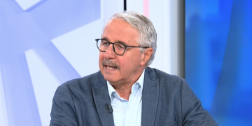 Μανιάτης: Να μειωθεί ο ειδικός φόρος κατανάλωσης στα καύσιμα – «Τεράστιο πρόβλημα η έλλειψη αποθήκευσης ενέργειας»