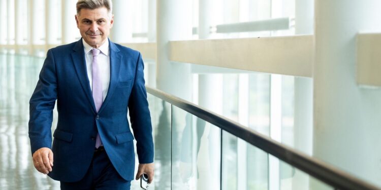 Ν. Φαραντούρης στο ΕΡΤnews: Η μείωση ΦΠΑ και ΕΦΚ είναι απόφαση της κυβέρνησης