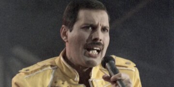 Φρέντι Μέρκιουρι: Δημιούργησαν τοιχογραφία του στο Γουέμπλεϊ Παρκ στο Λονδίνο με αφορμή τα 80 χρόνια από τη γέννησή του