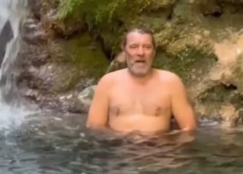 Ο Γιάννης Στάνκογλου έκανε μπάνιο στη Μαύρη Σπηλιά Ευρυτανίας