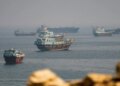Μόλις 3 εμπορικά πλοία πέρασαν από τα Στενά του Ορμούζ την Τετάρτη
