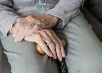Κυτταρική γήρανση: Στο μικροσκόπιο των επιστημόνων ο μηχανισμός που συνδέεται με τις ασθένειες της ηλικίας