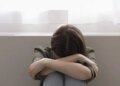 Βρετανία: Μυστήριο με τον θάνατο 12χρονης που βρέθηκε απαγχονισμένη - «Ζούσε τη νύχτα πάνω από το κινητό και κοιμόταν τη μέρα»